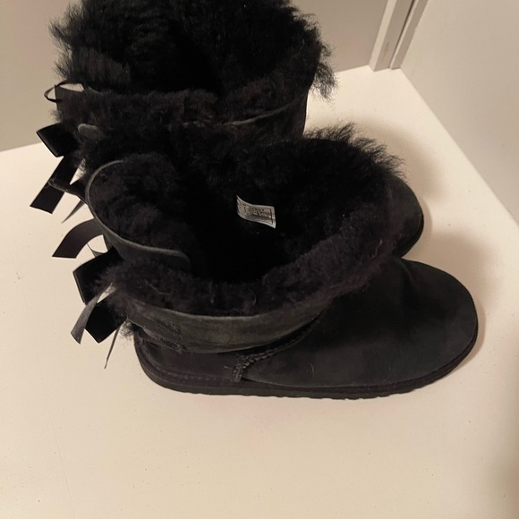 Uggs beautiful booties with bows in the back - Picture 3 of 10